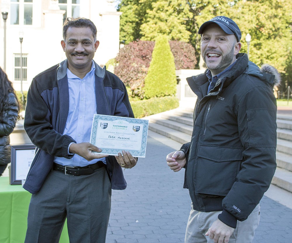 Yilmaz Akkoyun (left) receives a Sustainable Commuter award from Dan Allalemdjian at the 2018 Bike Recognition Breakfast