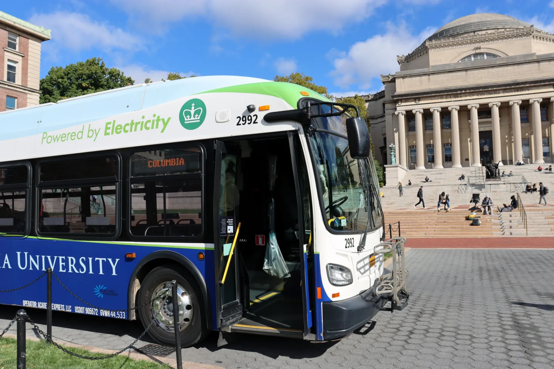 Electric bus on College Walk